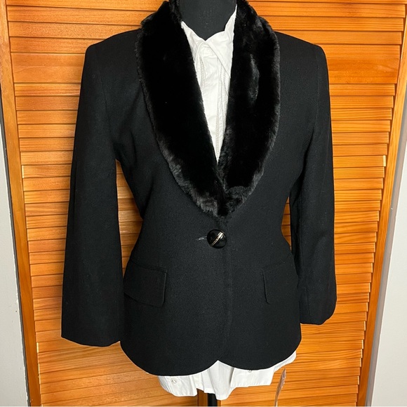 Oleg Cassini Black Blazer with Faux Fur Collar - Picture 2 of 6